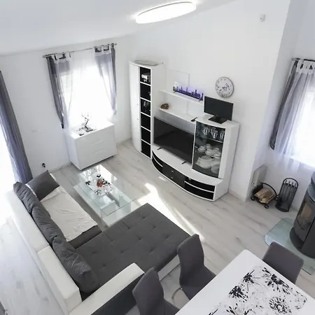 Dom wakacyjny House Ivica